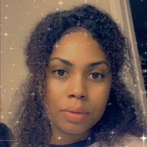 Meet your Posher, Carla